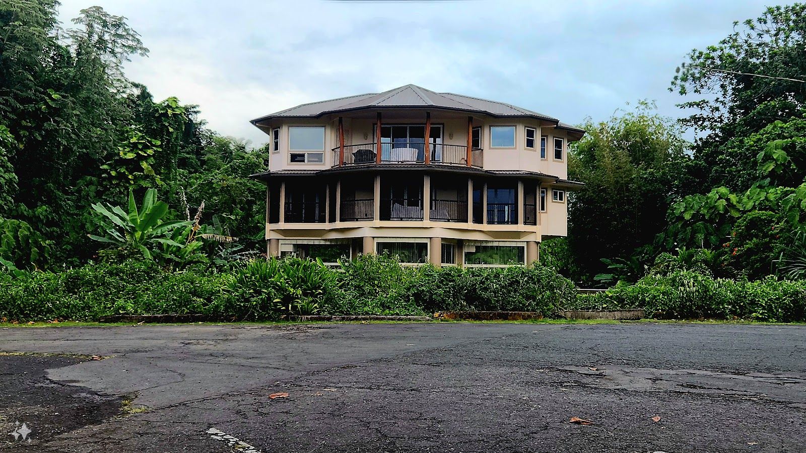 Photo 1 of Hilo Beach House Inn in Hilo, Big-island