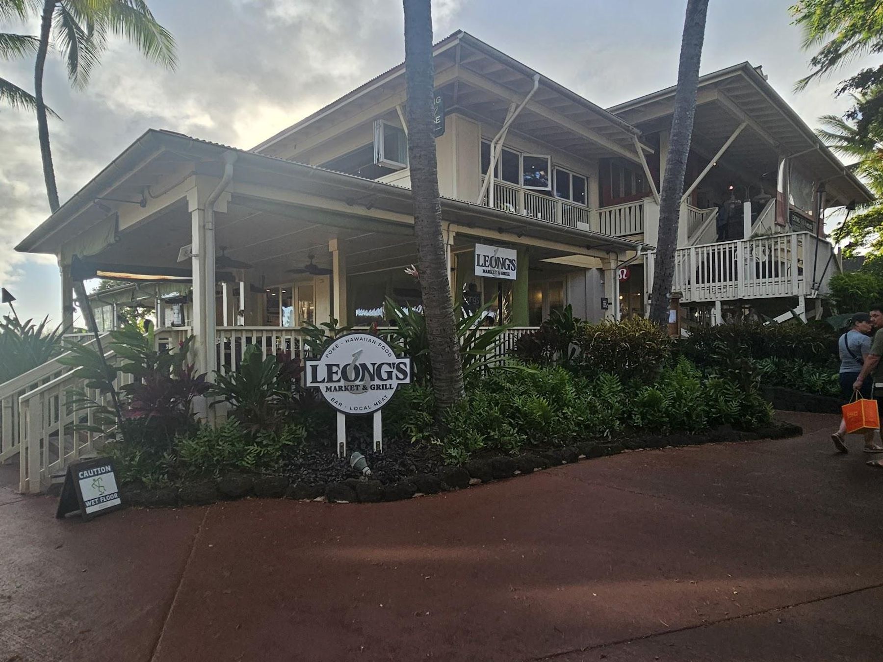 Leong’s Market and Grill restaurant in Poʻipū, Kaua‘i