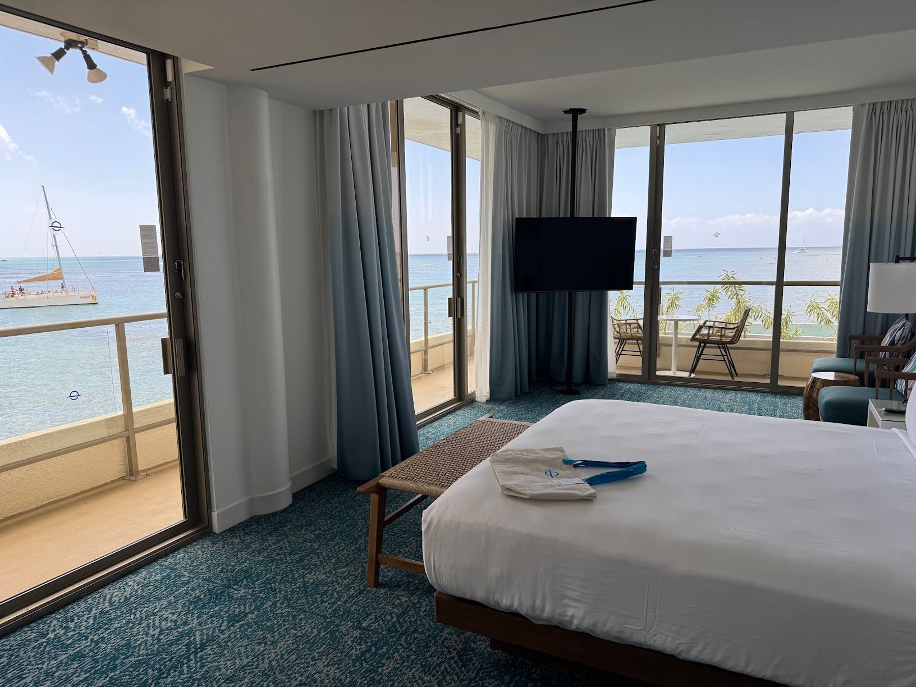 Photo 2 of OUTRIGGER Reef Waikiki Beach Resort in Waikīkī, Oahu