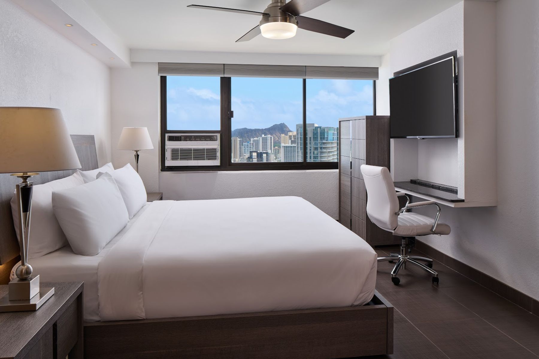 Photo 2 of Holiday Inn Express Waikiki by IHG in Waikīkī, Oahu