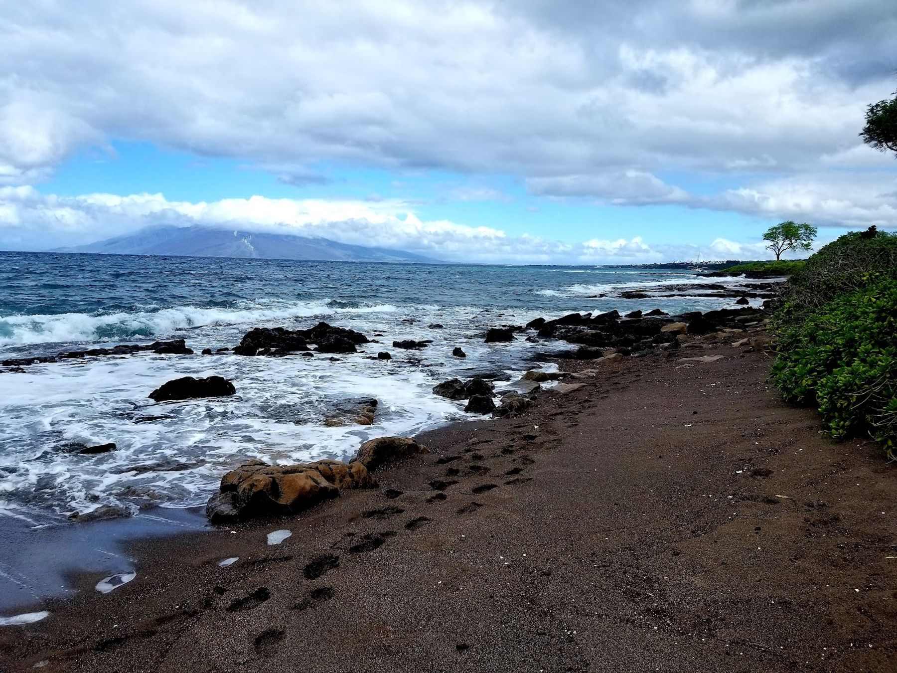 Photo 7 of Oneuli Beach in Mākena, Maui