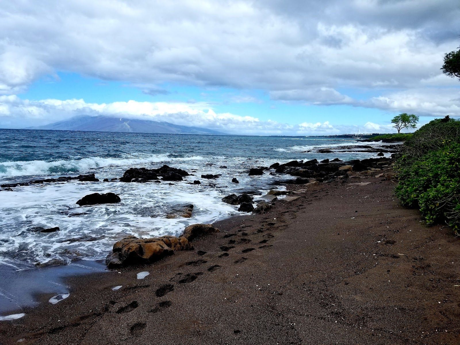 Photo 7 of Oneuli Beach in Mākena, Maui