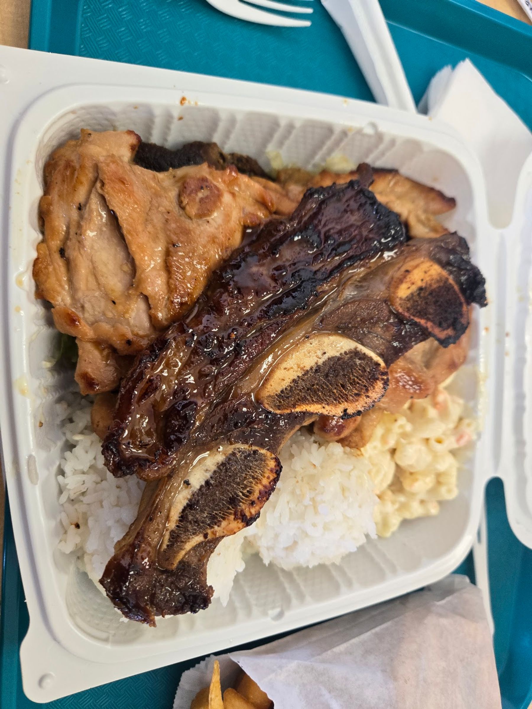 Photo 4 of L & R Drive Inn in Kāneʻohe, Oahu