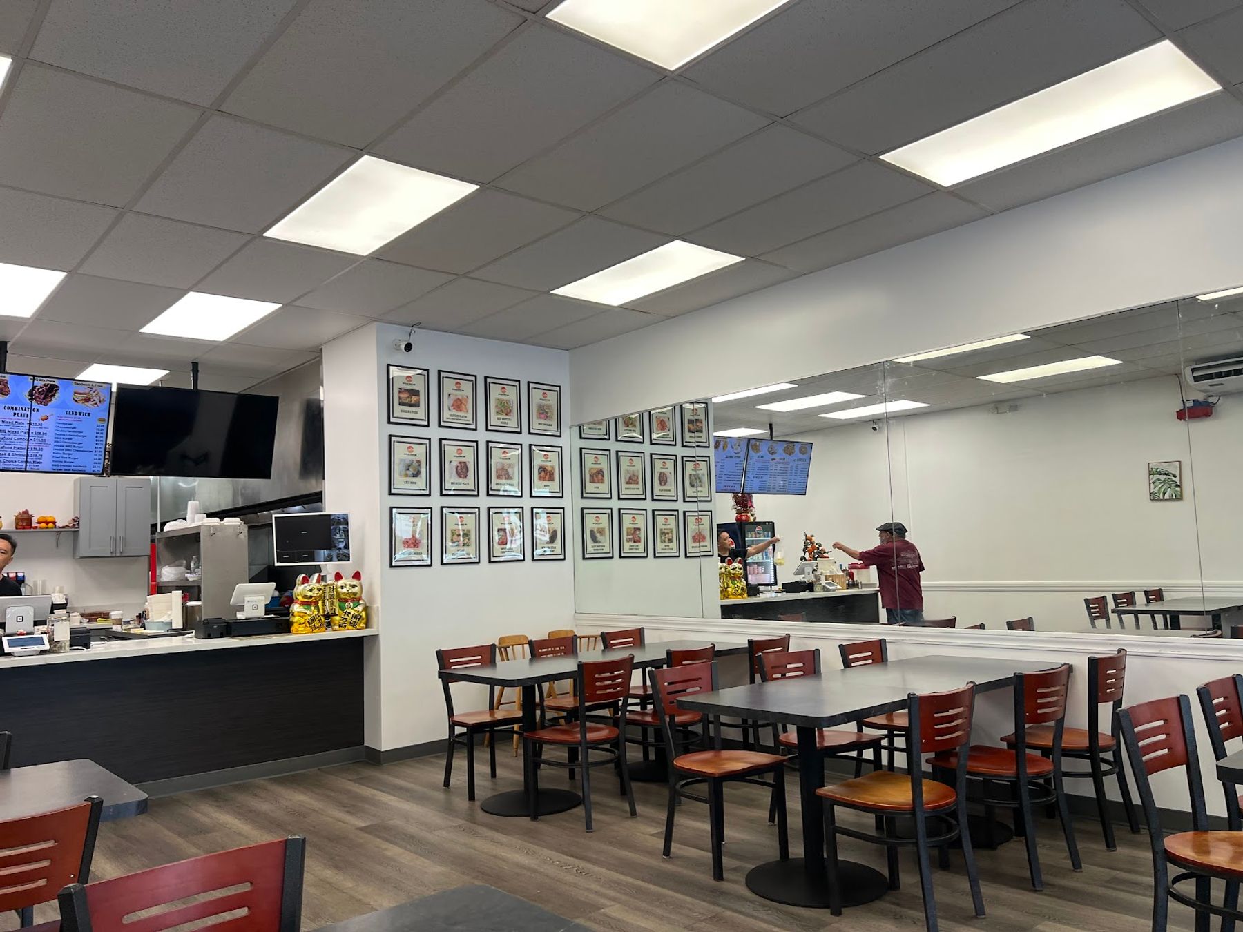 Photo 7 of Koolau Drive Inn in Kāneʻohe, Oahu