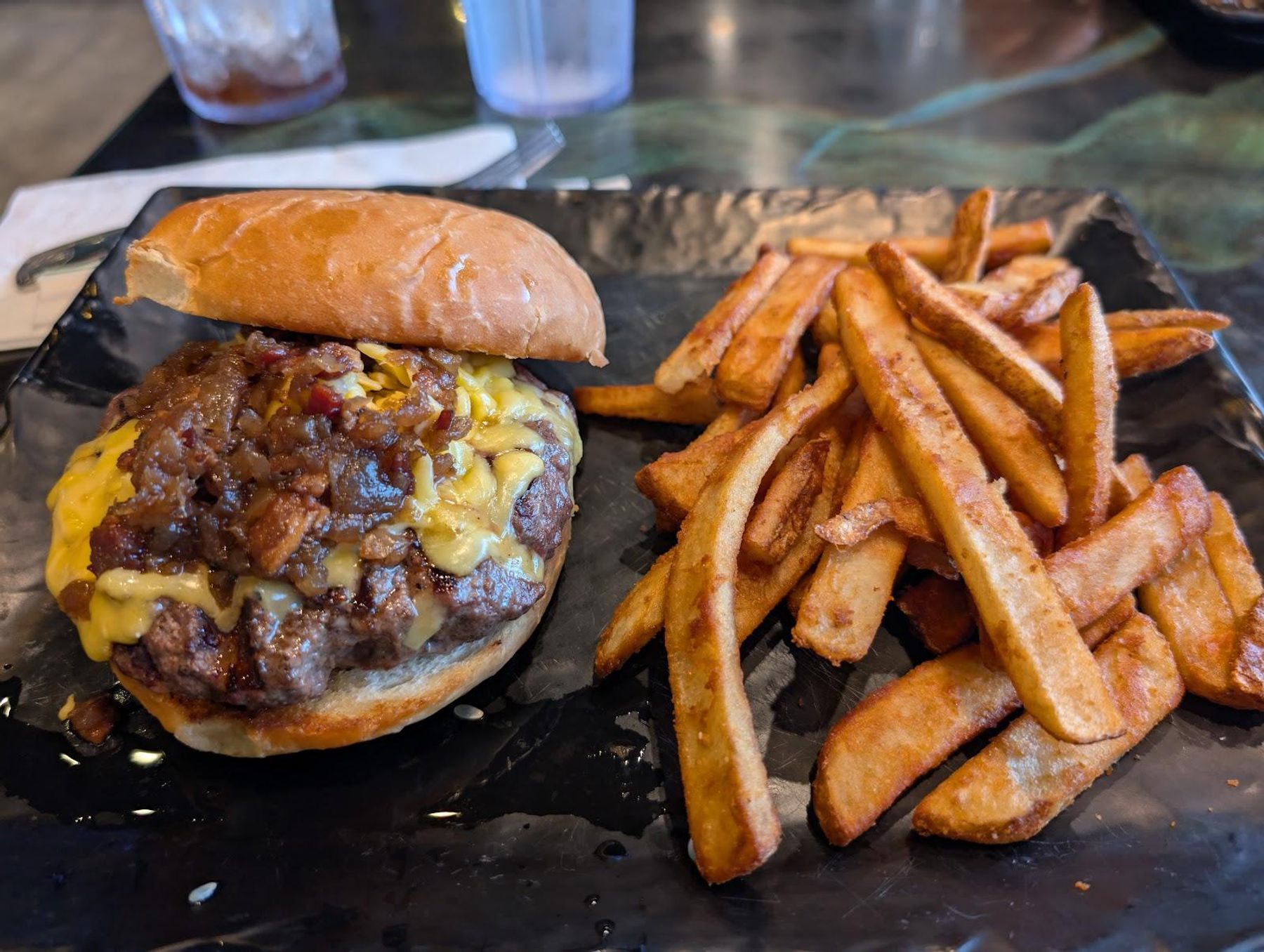 Rob's Good Times Grill restaurant in Lihue, Kaua‘i photo 5