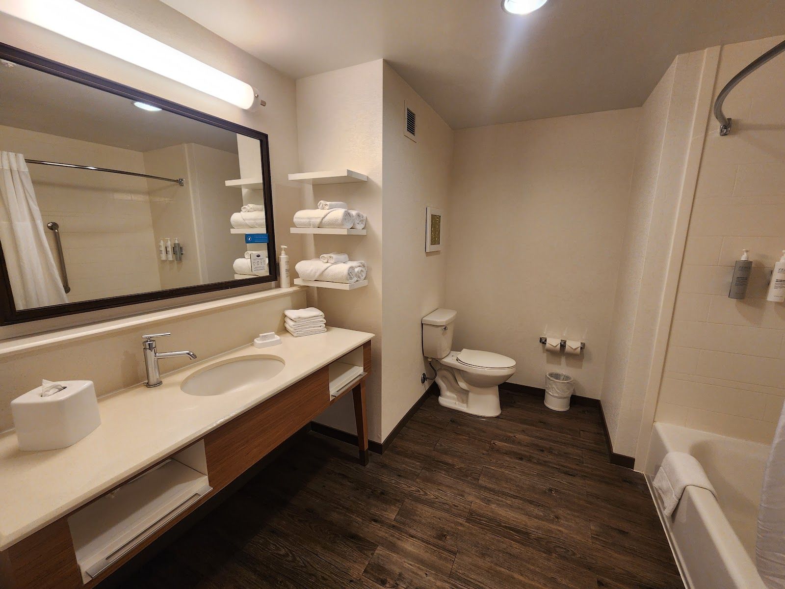 Photo 3 of Hampton Inn & Suites Oahu/Kapolei in Kapolei & Makakilo, Oahu
