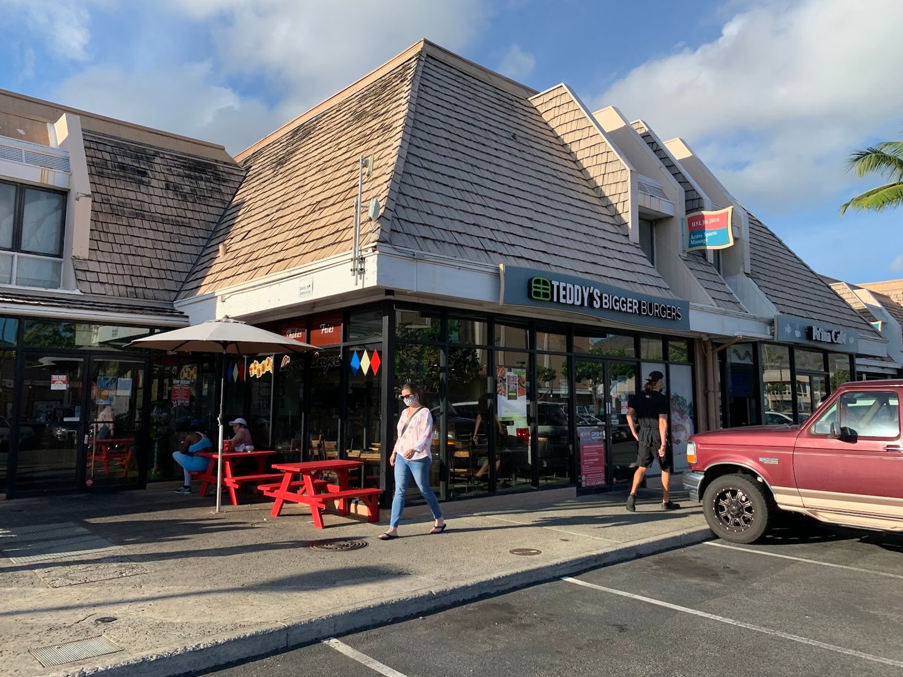 Photo 1 of Teddy's Bigger Burgers - Hawaii Kai in Hawaiʻi Kai & East Honolulu, Oahu