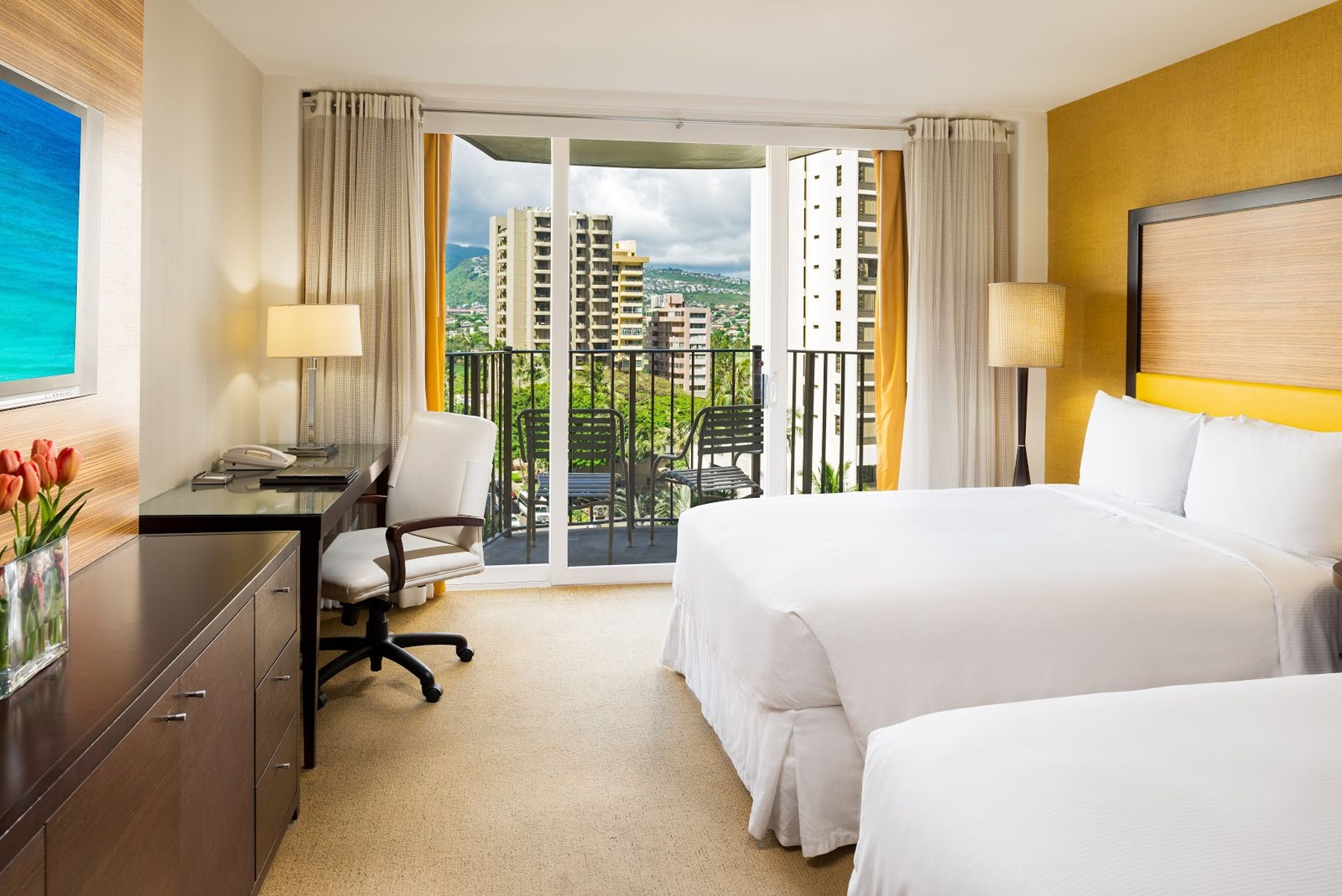 Photo 2 of Hilton Waikiki Beach Resort & Spa in Waikīkī, Oahu
