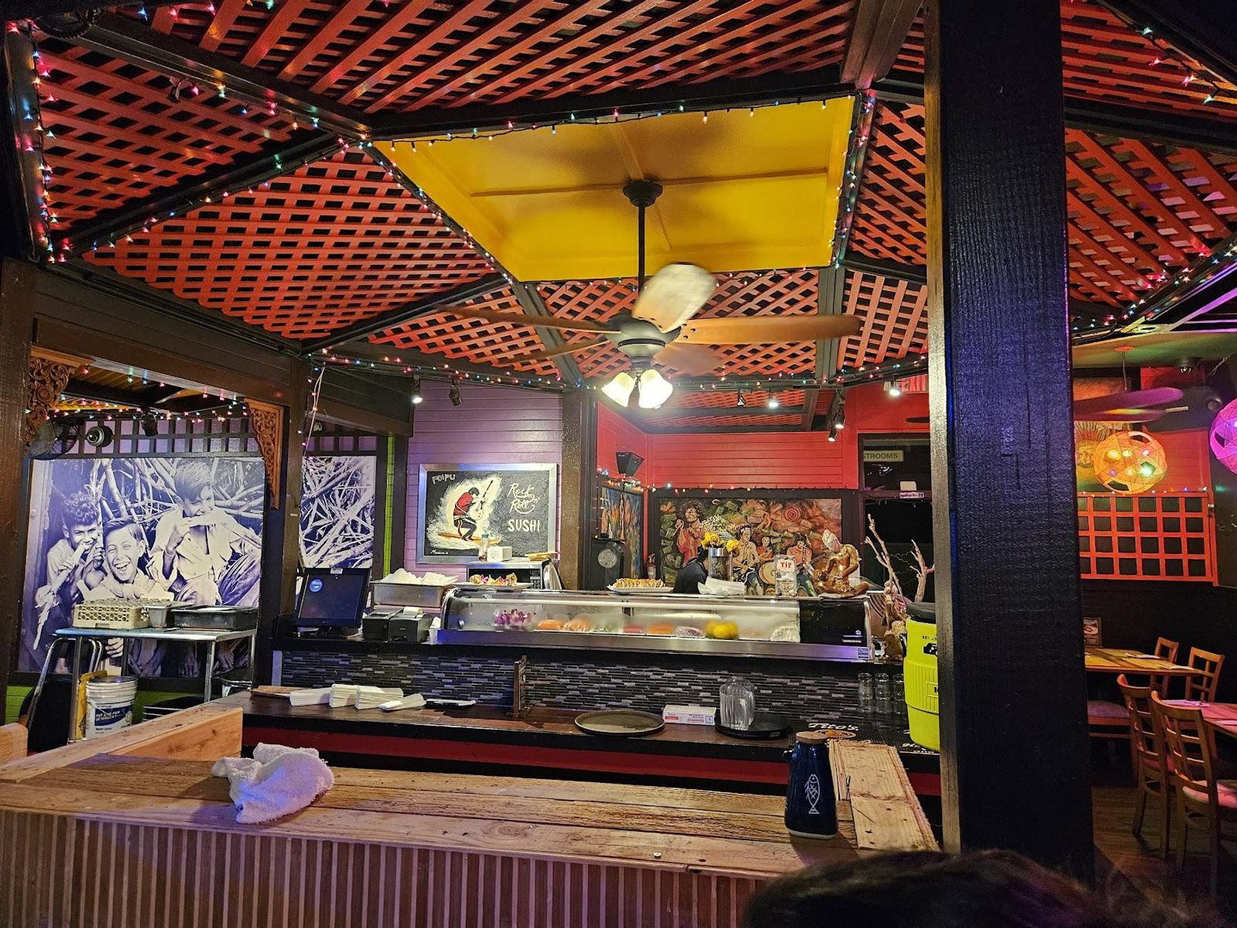 Bangkok Happy Bowl & Sushi restaurant in Poʻipū, Kaua‘i photo 4