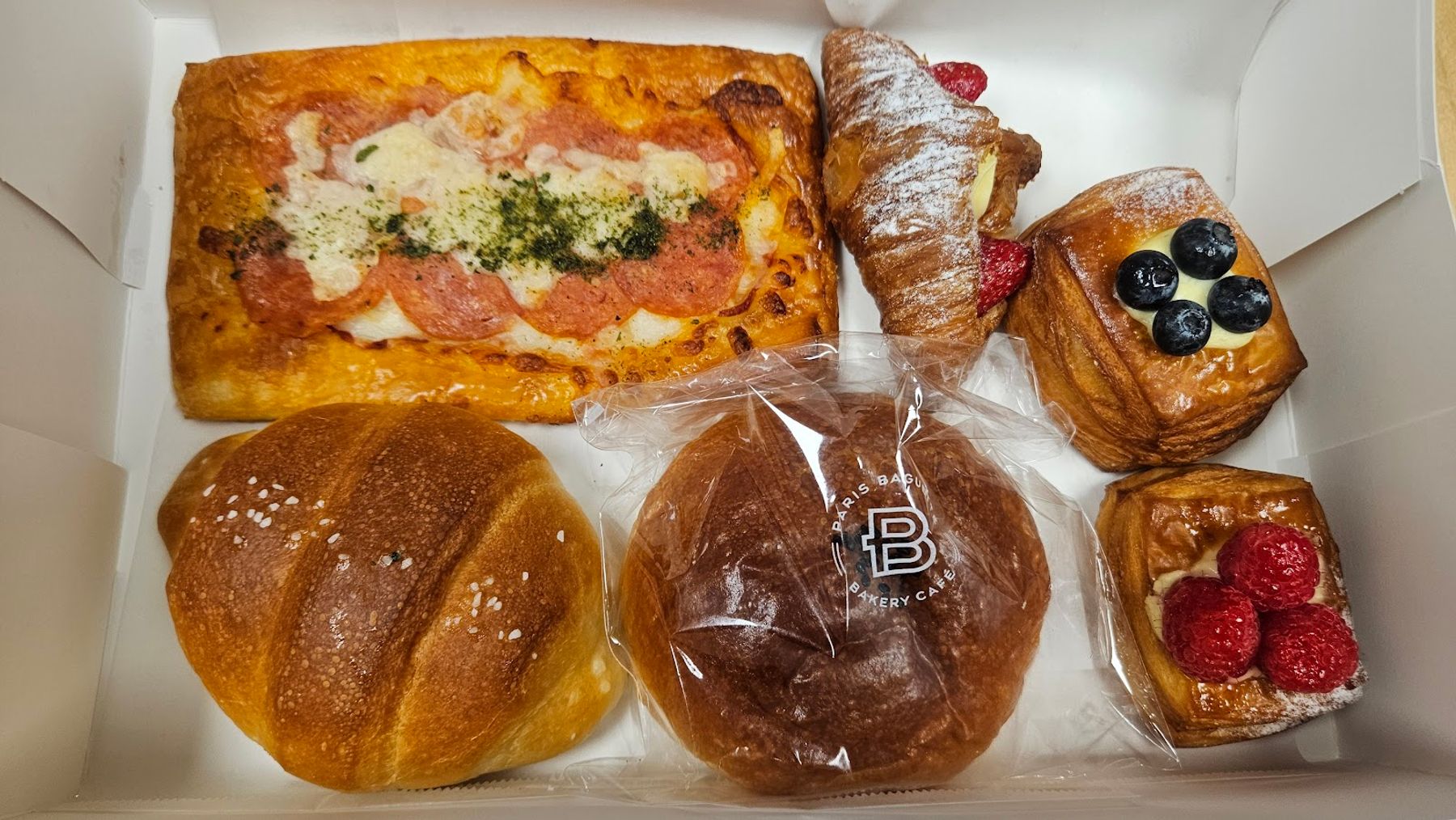 Photo 7 of Paris Baguette in Downtown, Chinatown & Kakaʻako, Oahu