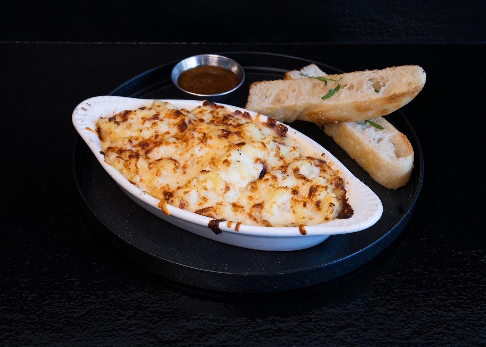 Koloa Pizza Kitchen + Bar restaurant in Kōloa, Kaua‘i photo 2