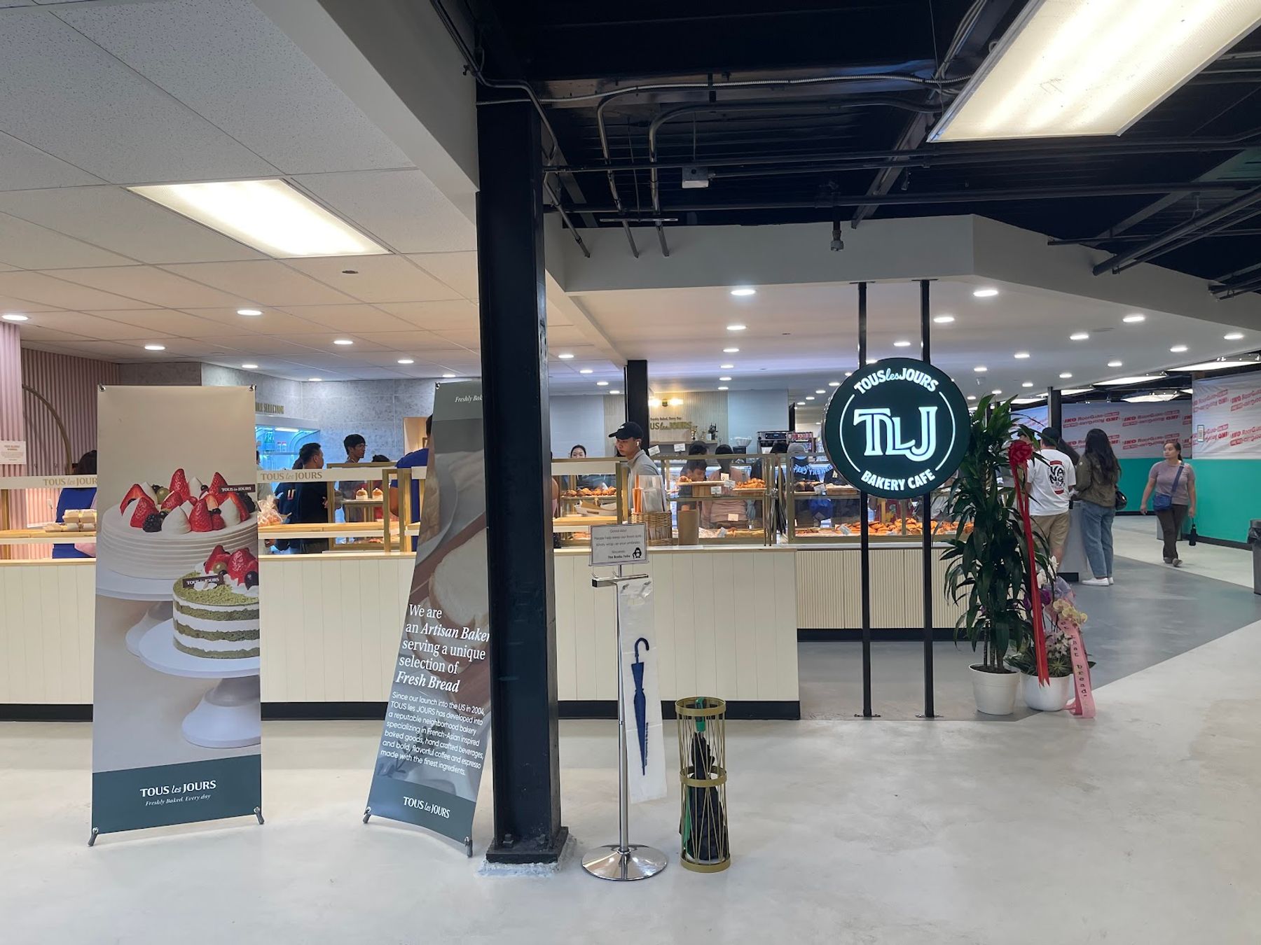 Photo 9 of Tous les Jours in Ala Moana & Mōʻiliʻili, Oahu