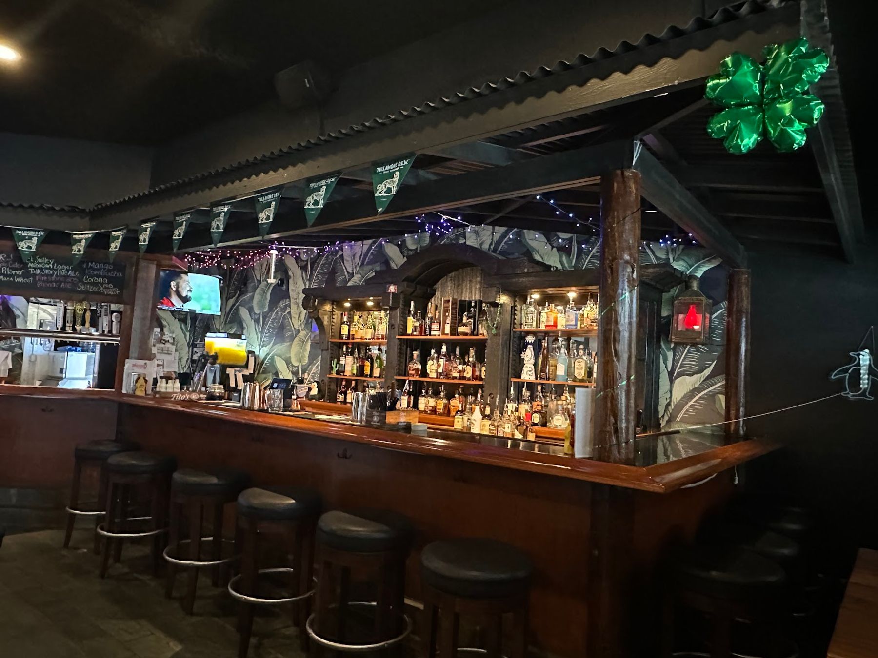 Photo 1 of Nawiliwili Bar & Lounge in Līhuʻe, Kauai