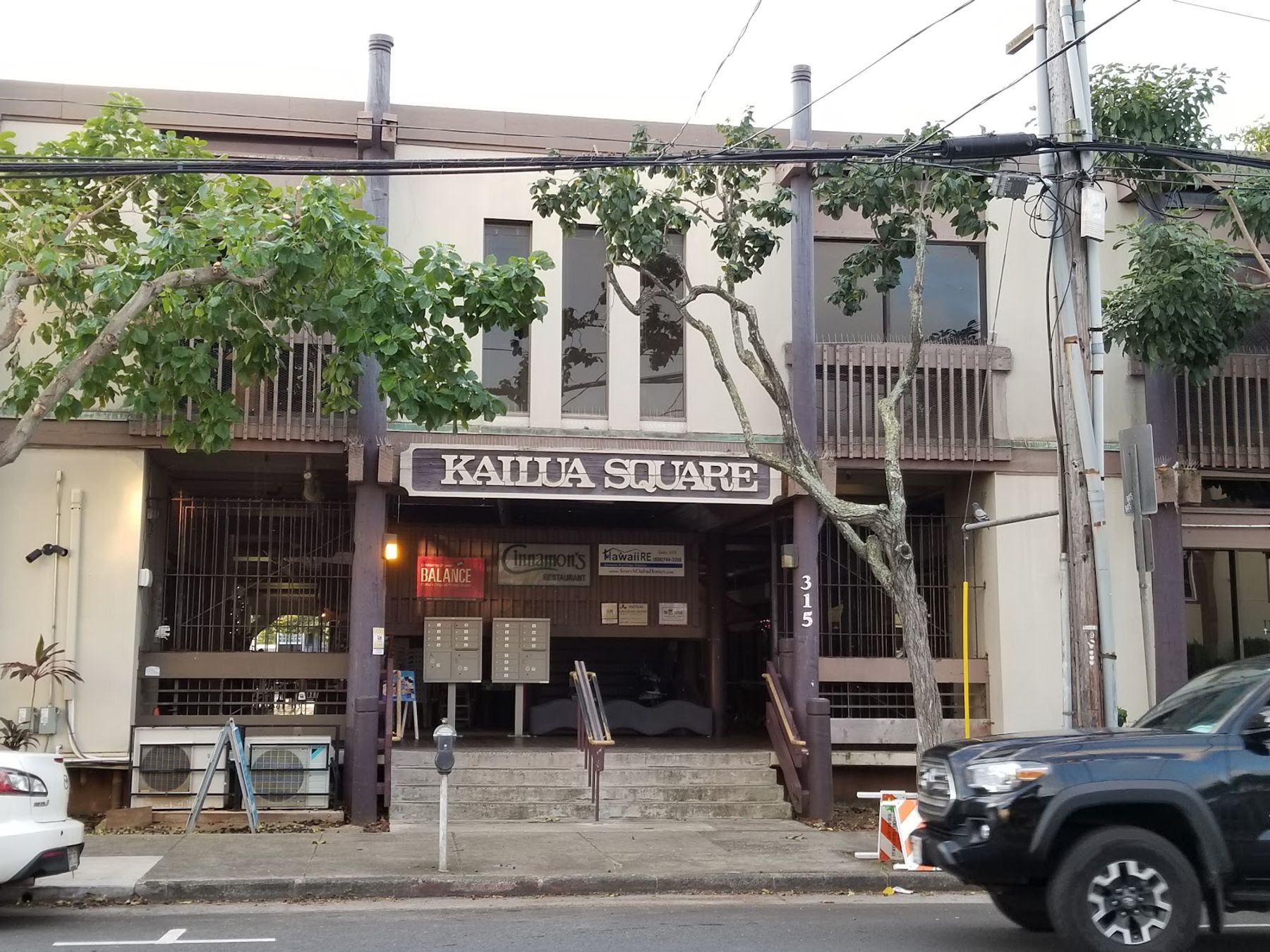Photo 1 of Cinnamon's Restaurant Kailua in Kailua & Lanikai, Oahu