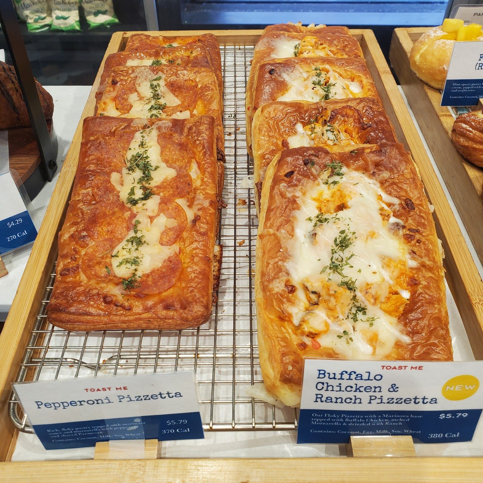 Photo 8 of Paris Baguette in Downtown, Chinatown & Kakaʻako, Oahu