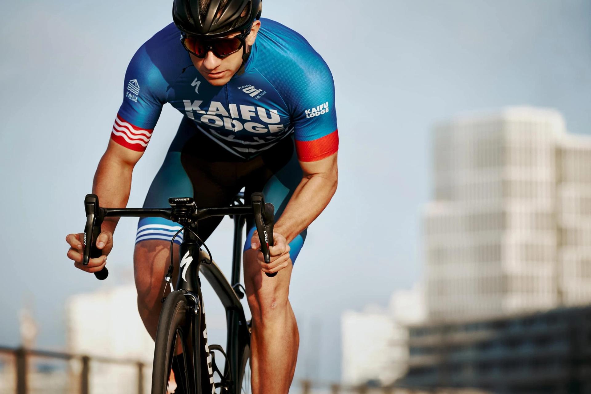 Cyclist aero skyline — Björn Lexius, Hamburg