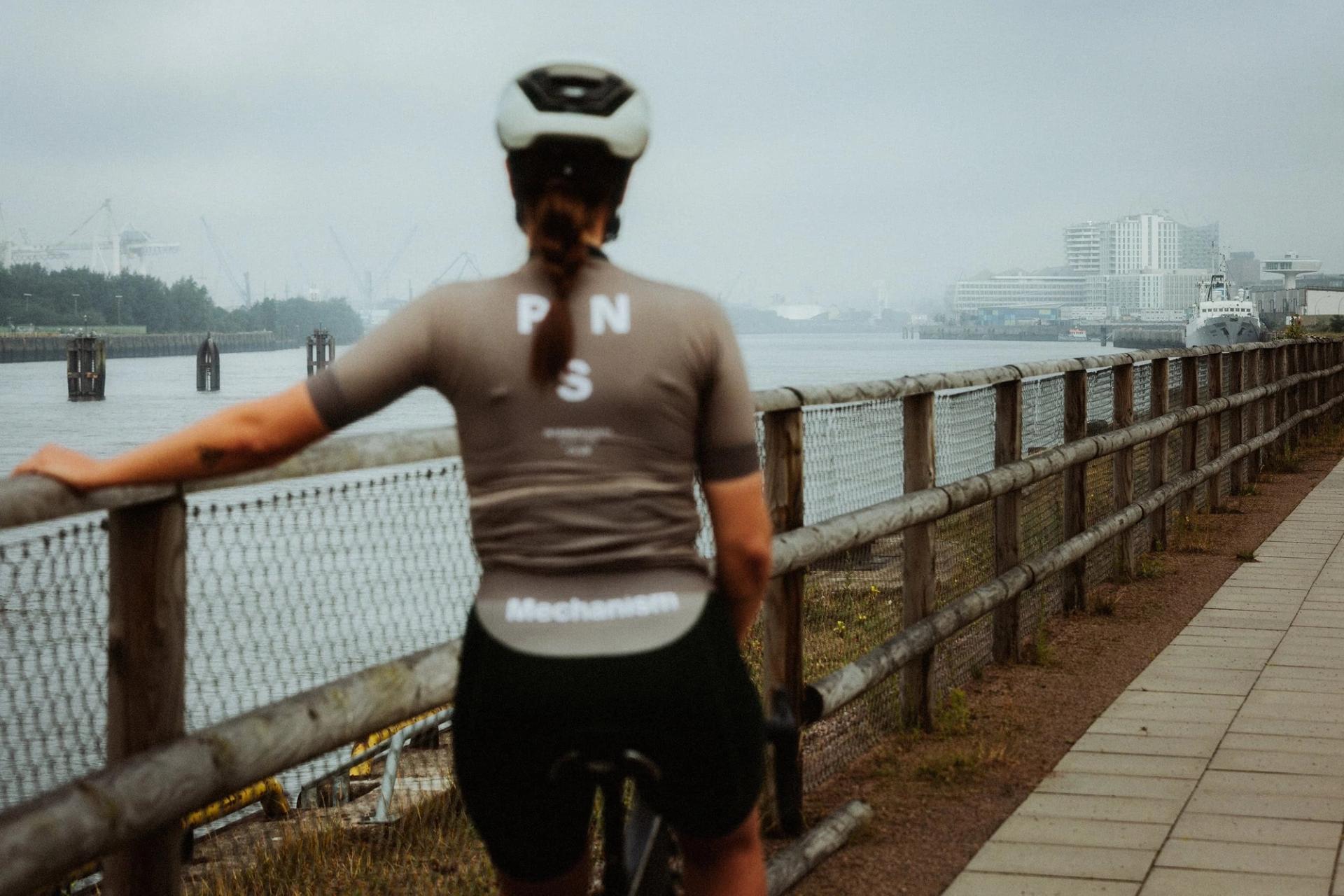 Cyclist hamburg port — Björn Lexius, Hamburg