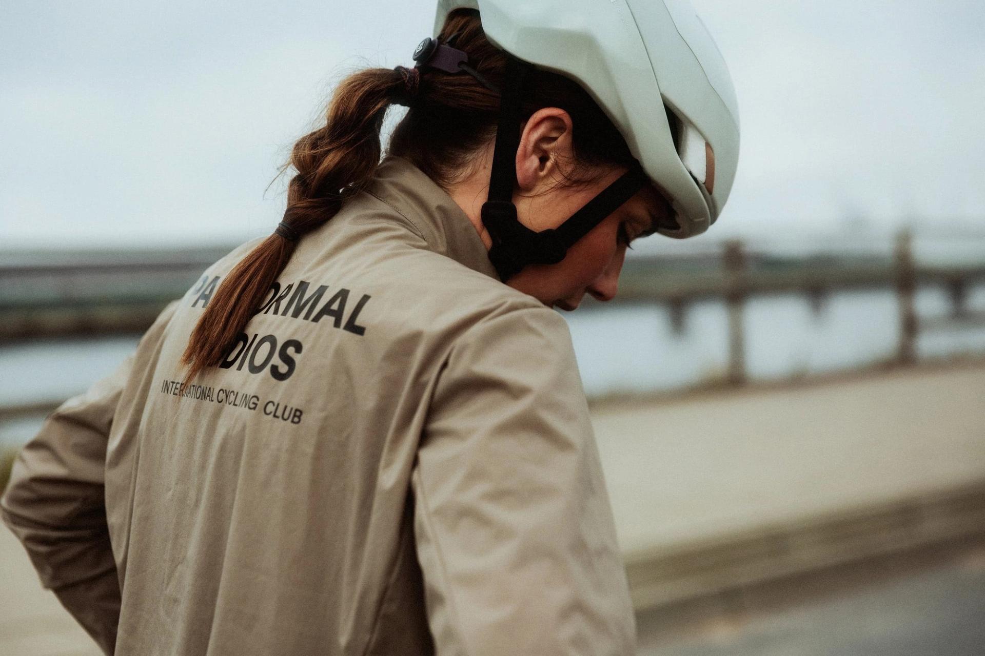 Cyclist jacket waterfront — Björn Lexius, Hamburg