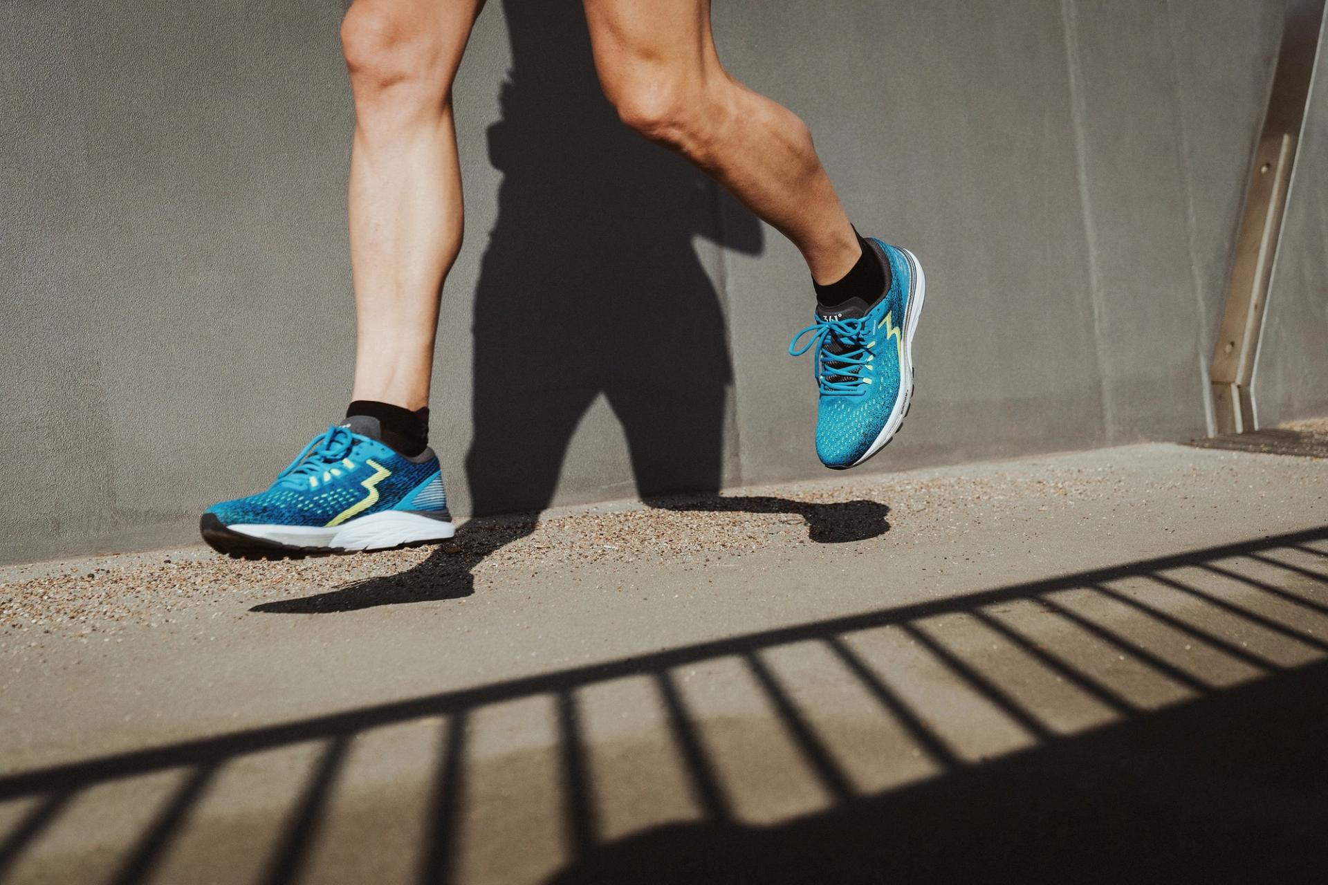Shoes stride shadow — Björn Lexius, Hamburg, Germany