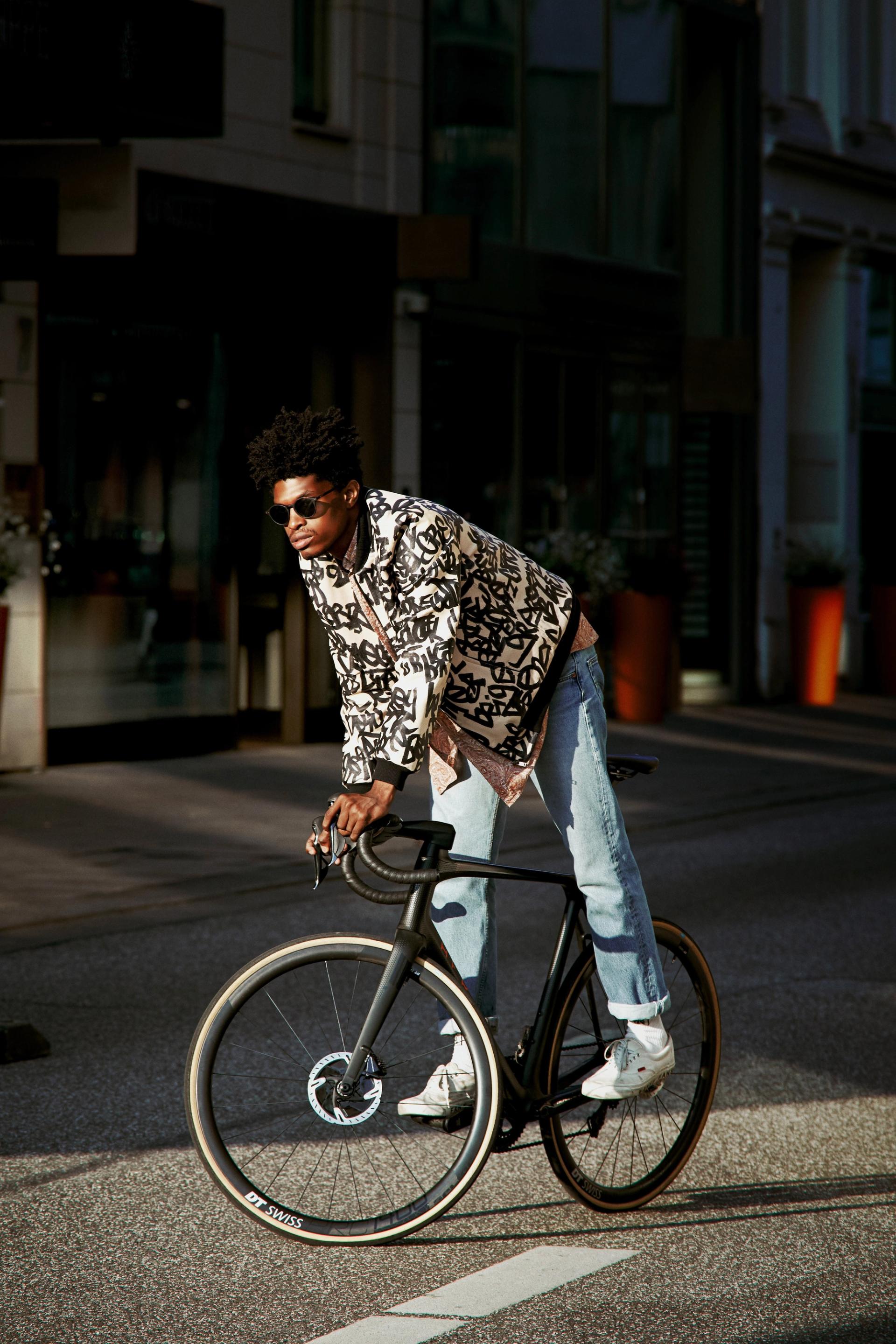 Riding city street — Björn Lexius, Hamburg