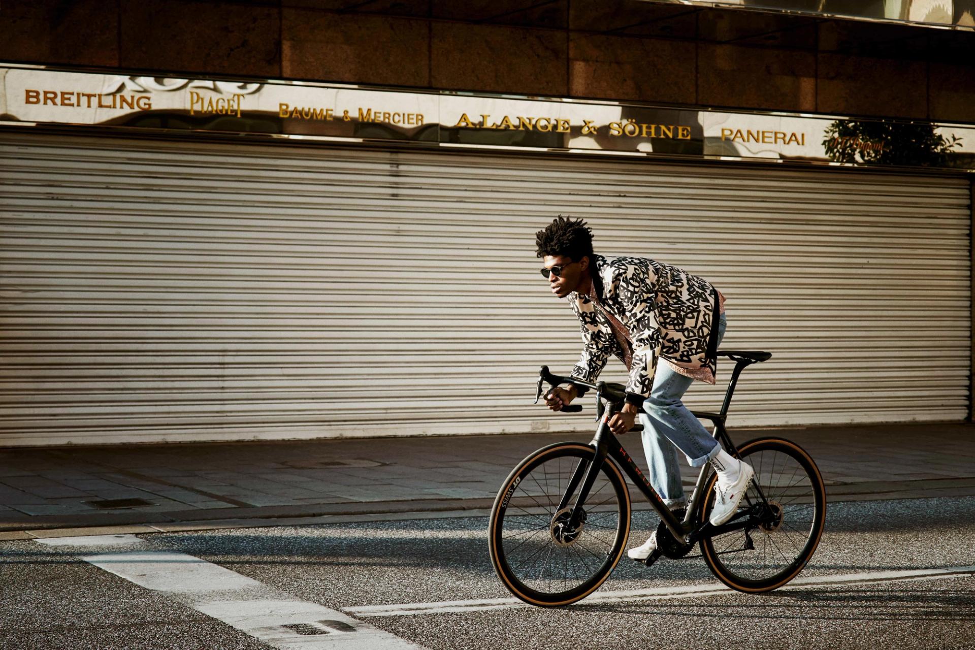 Riding past watch storefronts — Björn Lexius, Hamburg