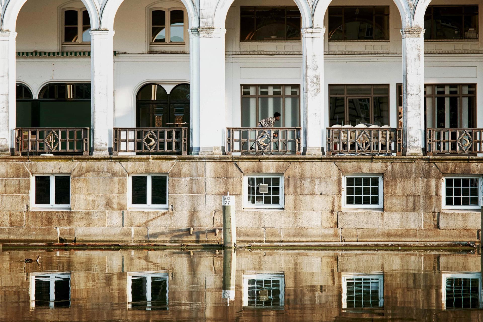 Building facade reflection — Björn Lexius, Hamburg