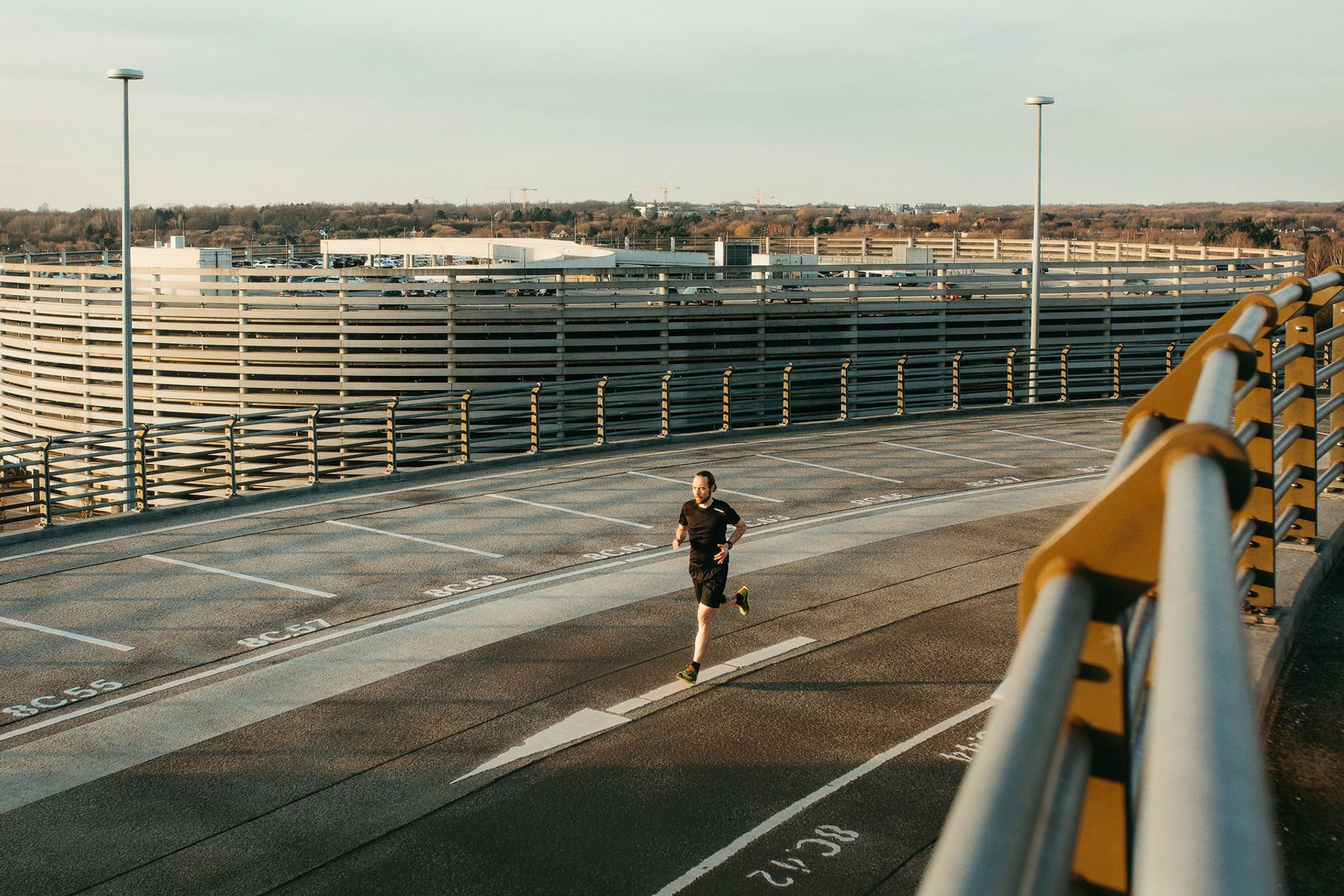 Runner rooftop parking airport — Björn Lexius, Hamburg, Germany