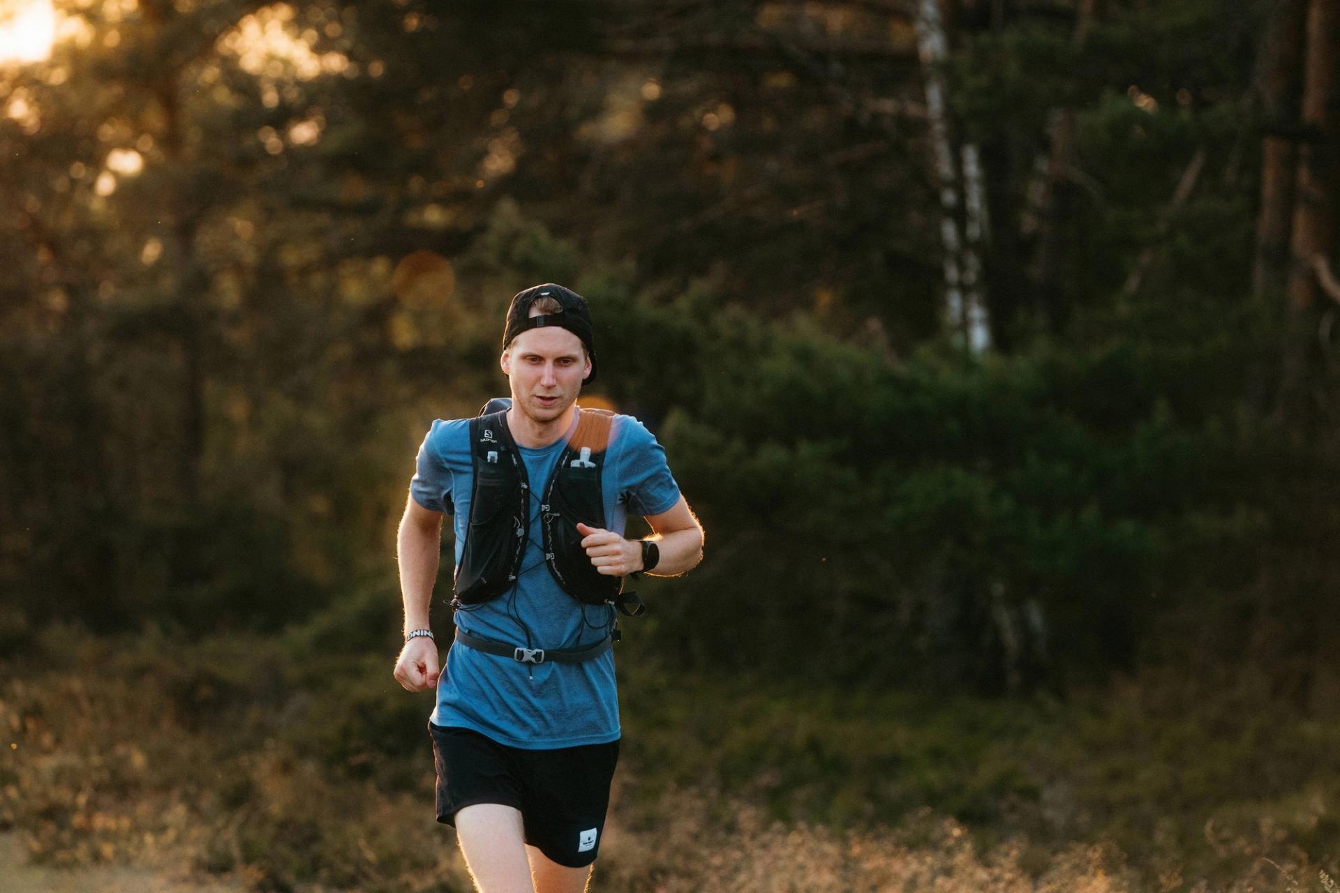 Runner trail golden hour — Björn Lexius, Hamburg, Germany
