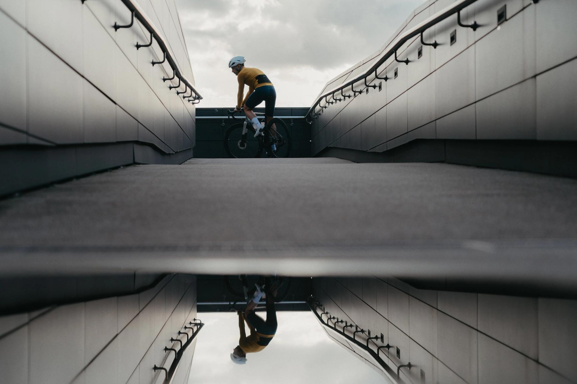 Cyclist urban street — Björn Lexius, Hamburg