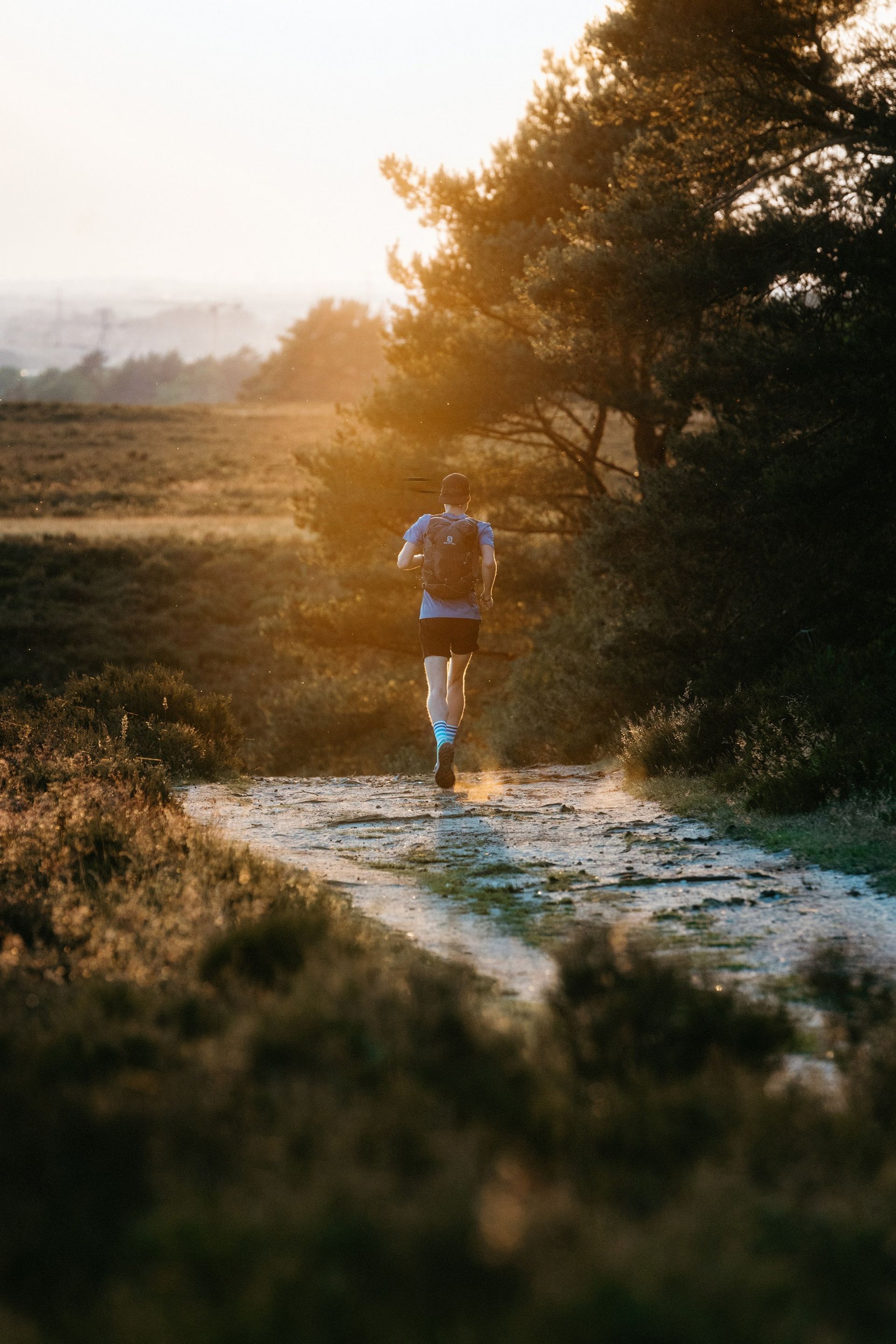 Runner water crossing dusk — Björn Lexius, Hamburg, Germany