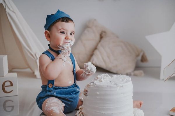 Ritratto del bambino al primo compleanno