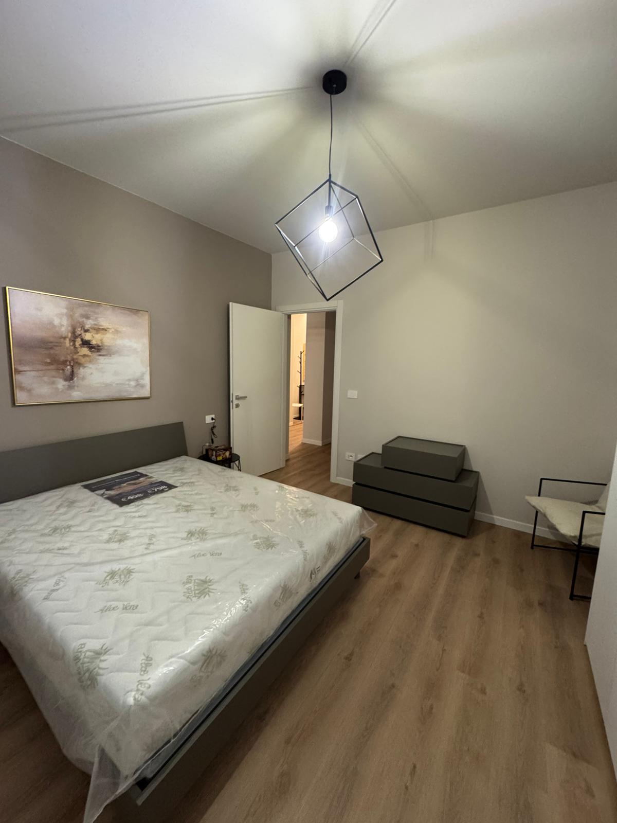 Camera da letto ristrutturata con parquet – SACI Costruzioni Lecco