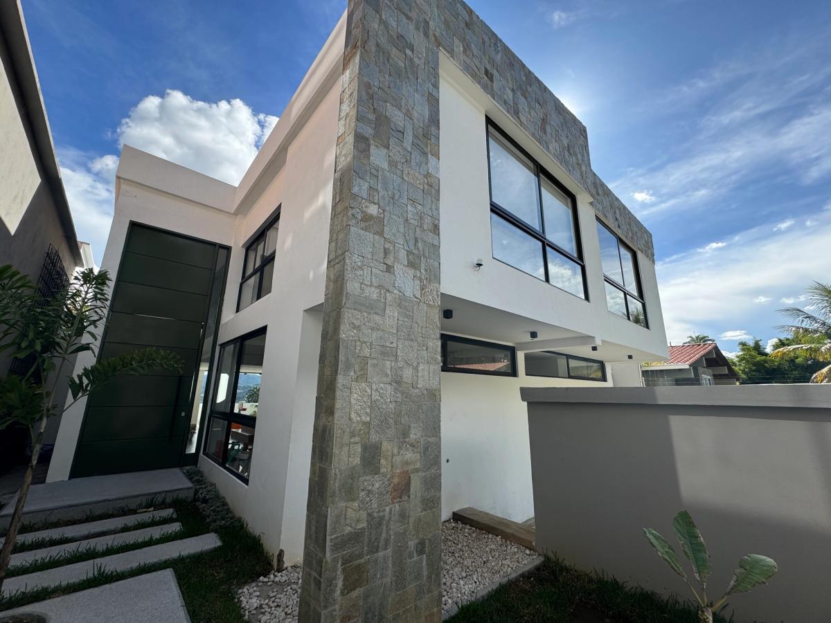 Casa con vista a la ciudad en Sebucán