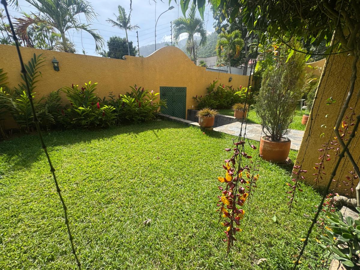 Casa con jardín en Altamira