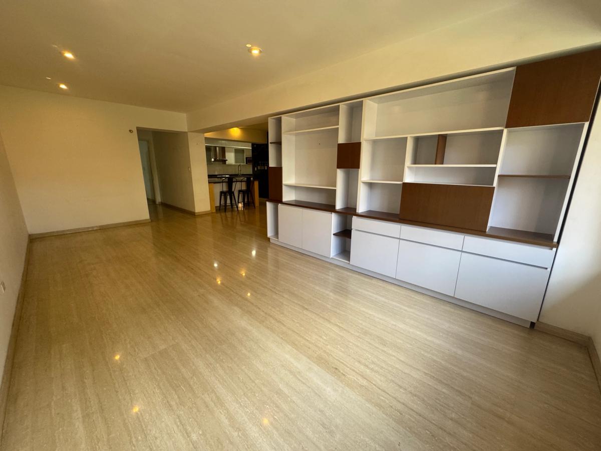Apartamento en edificio privado en Campo Alegre