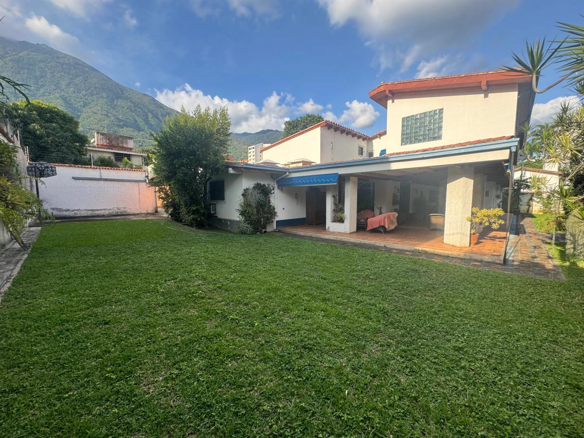 Casa en calle privada en Sebucán