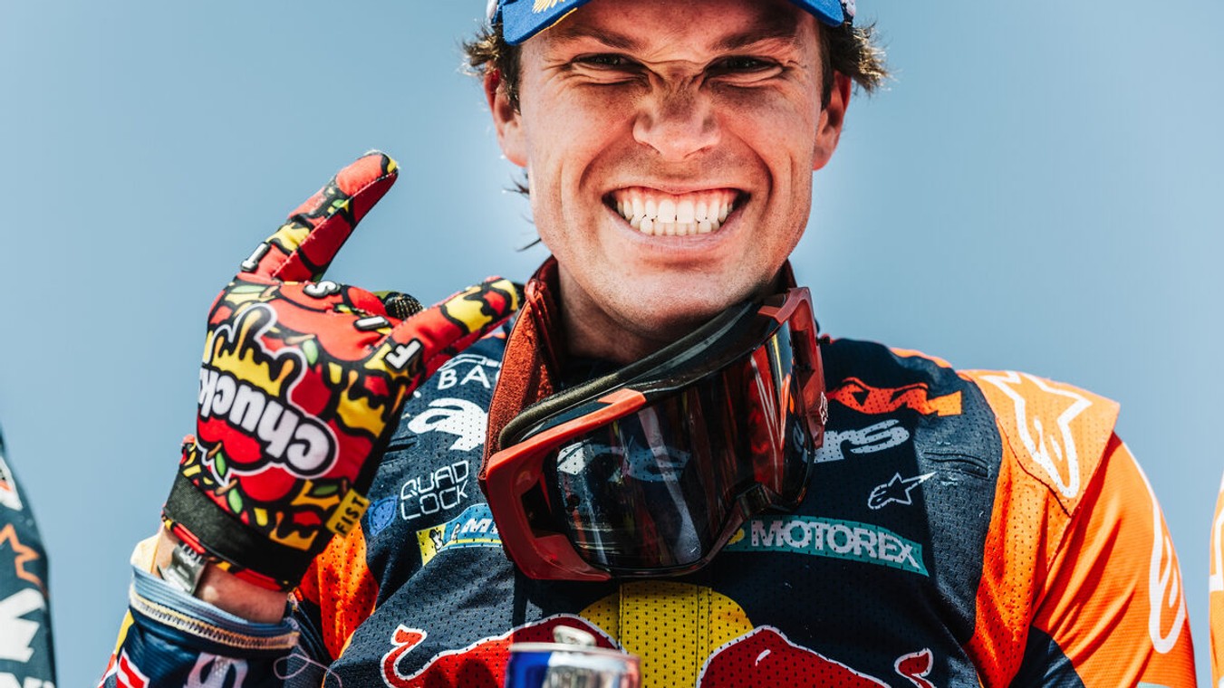 KTM - Strong Dakar image