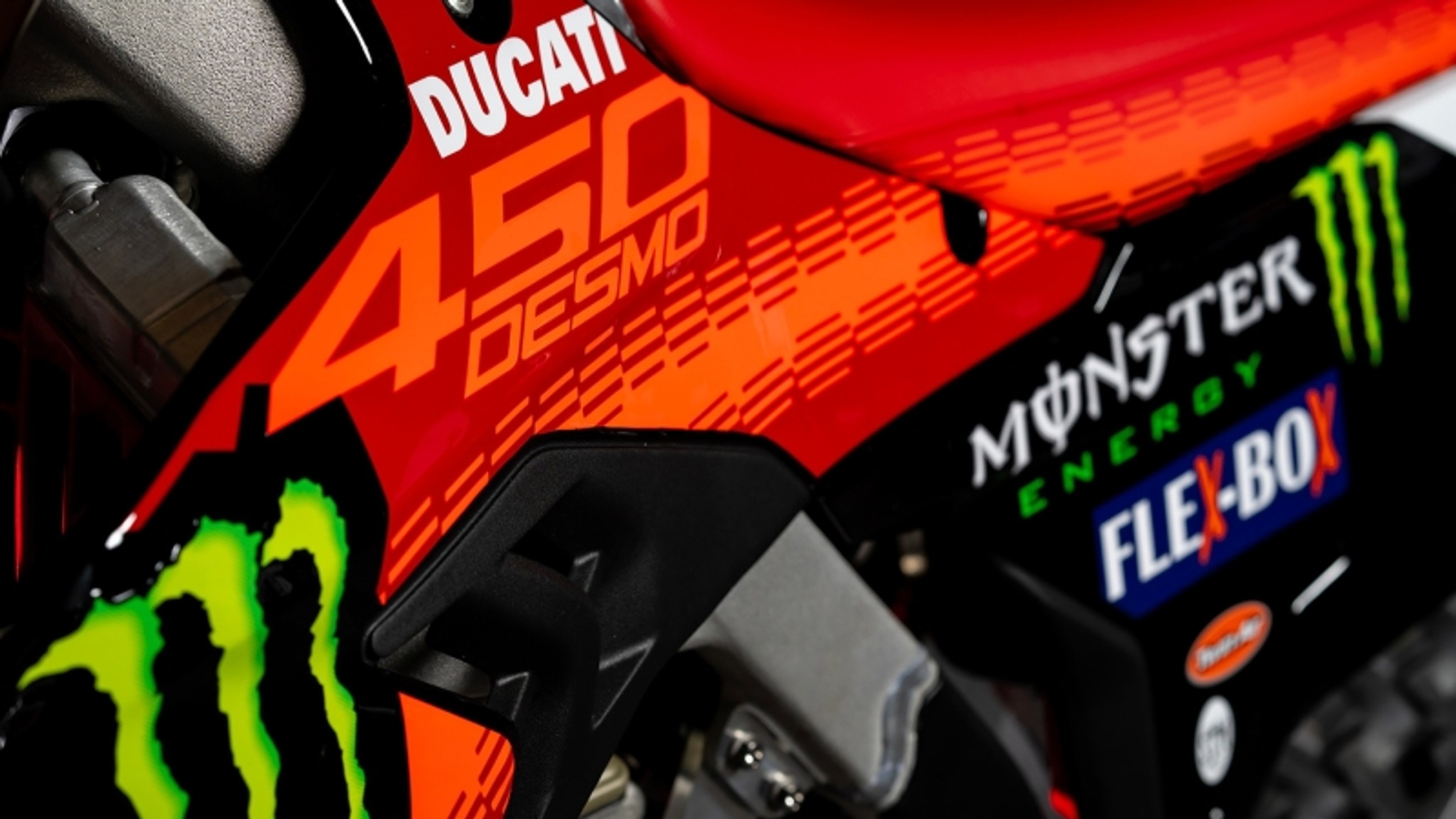 DESMO 450 MX - The Bike