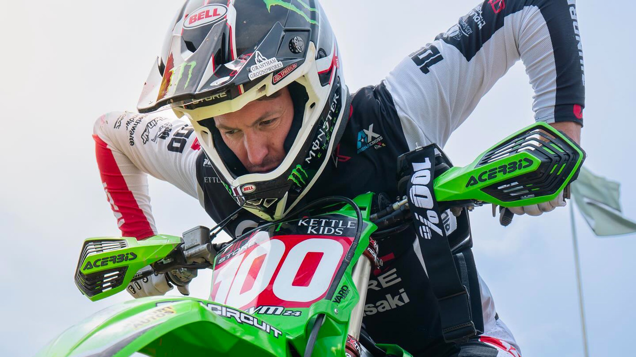 Searle Wins MX2 - England
