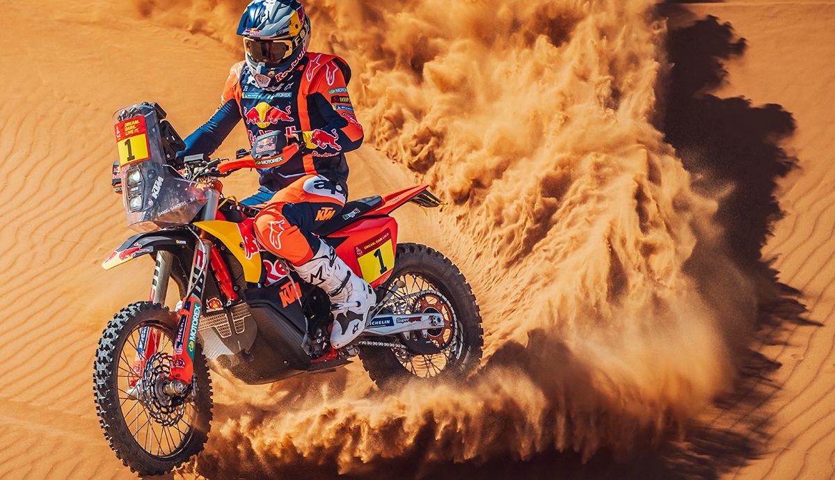 Sanders Takes Lead - Dakar image