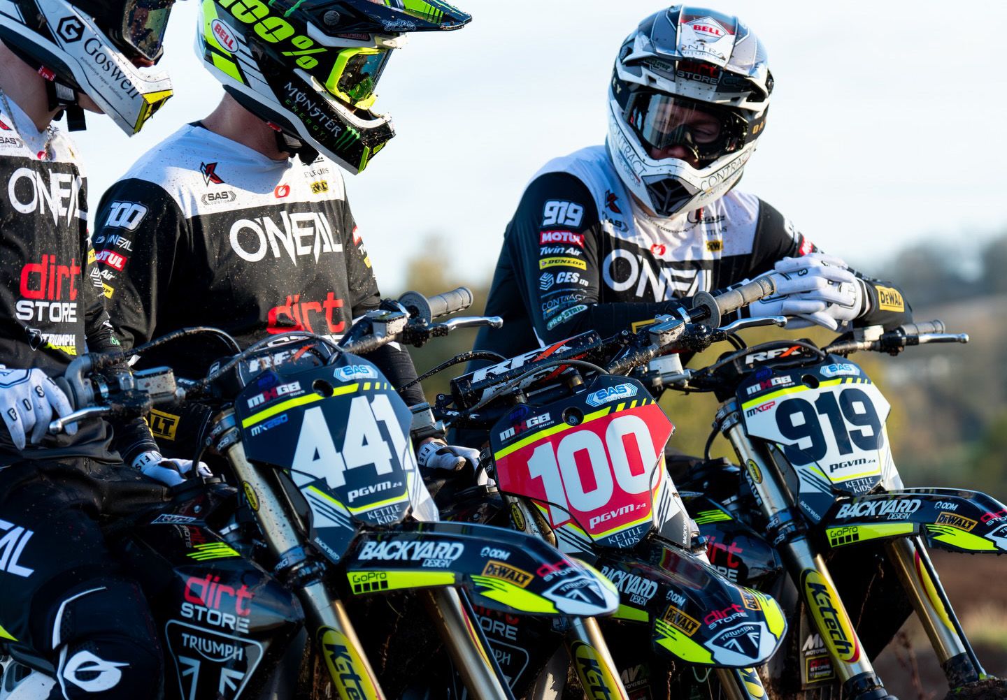 Dirt Store Triumph - Shoot image