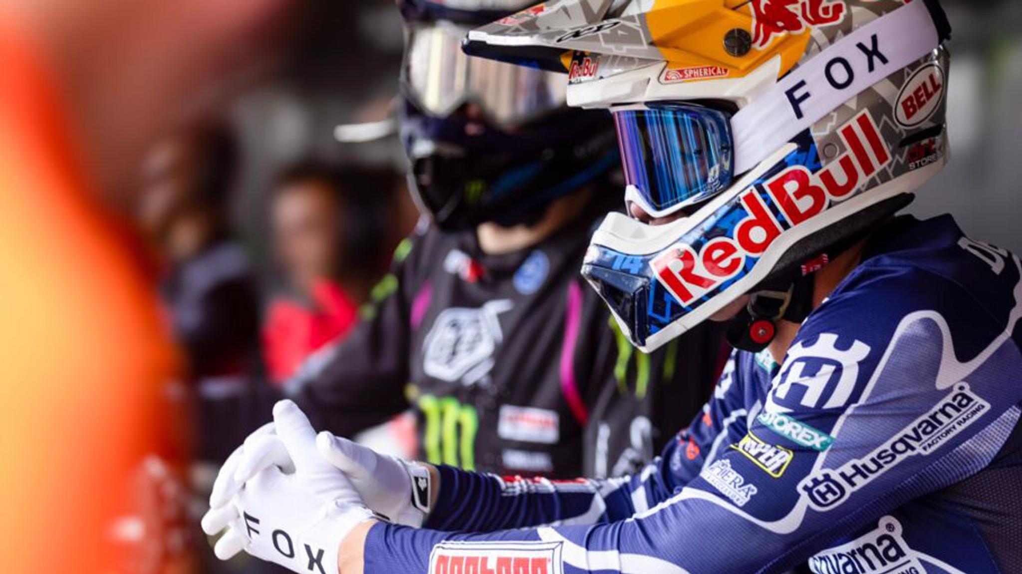De Wolf Beats Herlings - Moto One