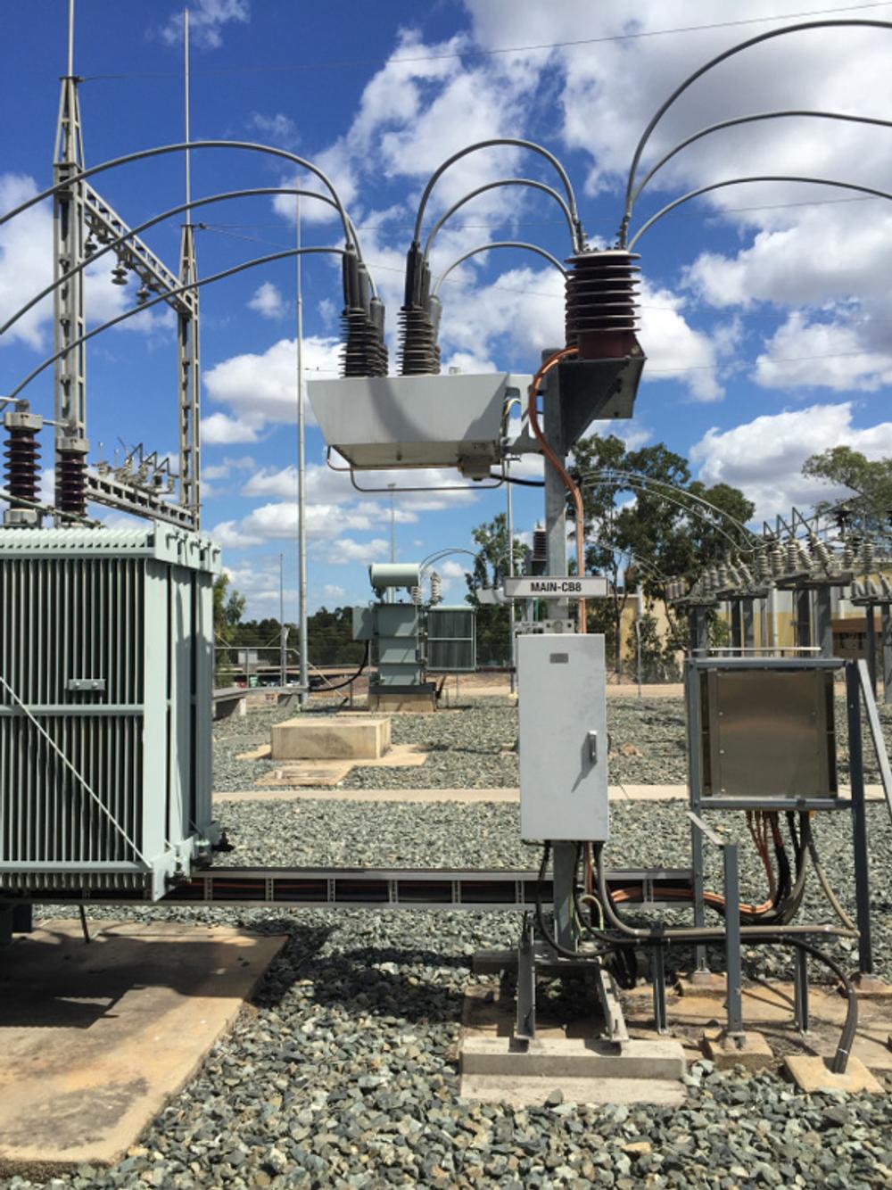 Religador OSM da NOJA Power com controle da série RC no pátio de manobra principal da mina de Collinsville, Queensland, Austrália.