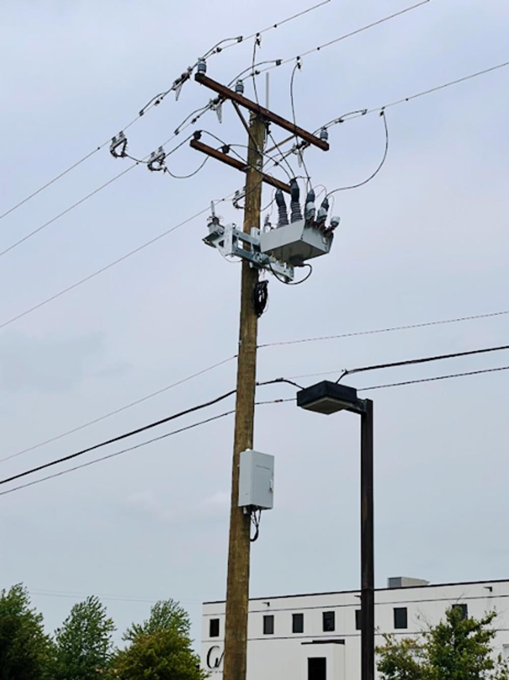 A NOJA Power OSM® Recloser with RC-20 control installed in the ComEd network, Illinois USA © NOJA Power 2023