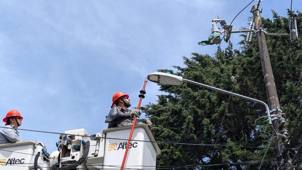 Network Operators approach an EcoLink, with the mechanical interlock lever in the down (open) position.