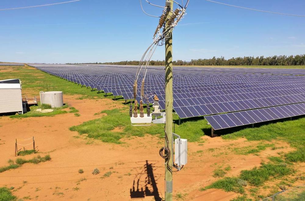 A NOJA Power OSM Recloser with RC Control connecting a NSW Solar Farm to the Electricity Distribution Grid ©2022 NOJA Power