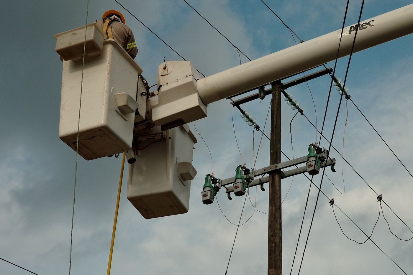 NOJA Power EcoLink - A Single Phase Recloser Optimised for Low Line Current Environments