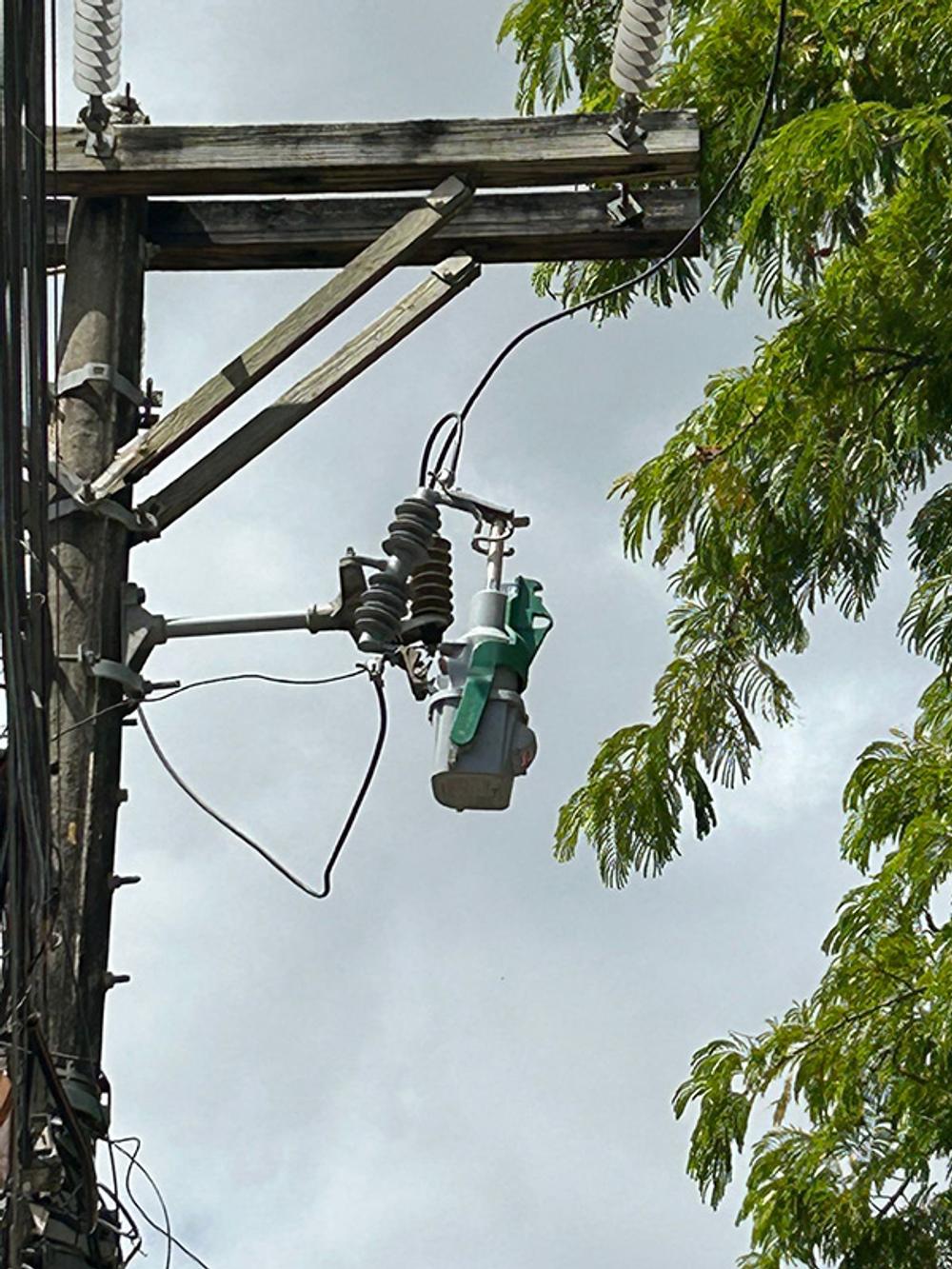 EcoLink installed in a 27 kV cutout (with upper terminal), in operation on a 23 kV network, Santa Cruz - Costa Rica.