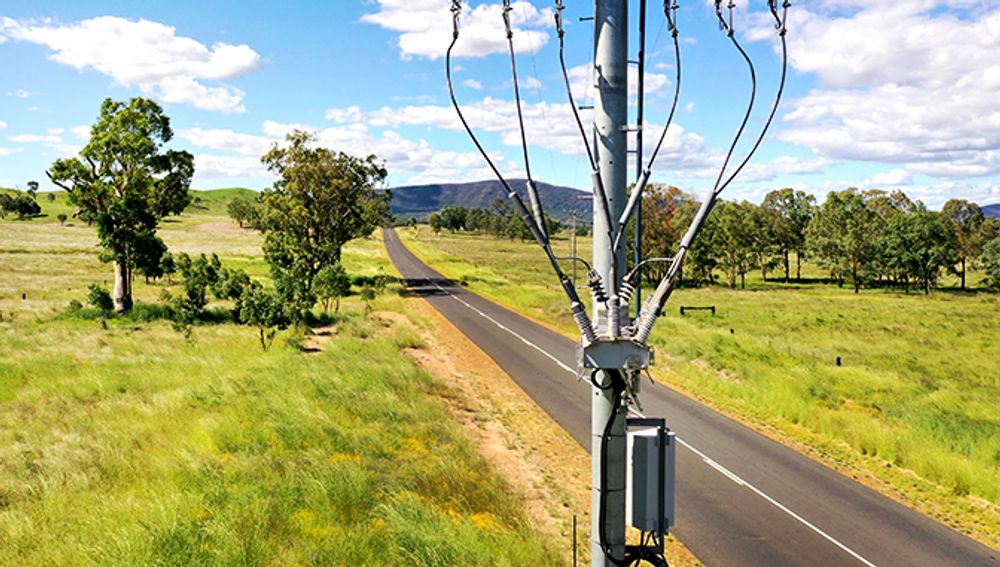 Pole-mounted NOJA Power OSM27 and RC-10 installation in NSW 
