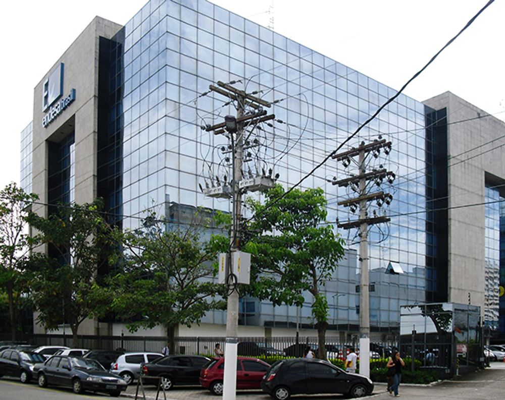 NOJA Power OSM Recloser installation in front of Brazil building